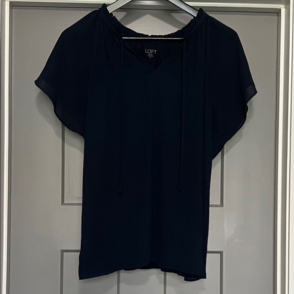 LOFT Women's Navy Blue Top Size Medium